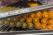 El STABILO Pen 68 metallic AZUL